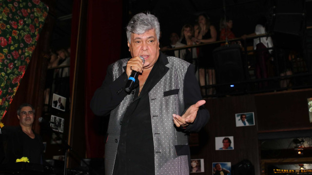  Sidney Magal canta ‘Sandra Rosa Madalena’ com passageiros de voo a Salvador