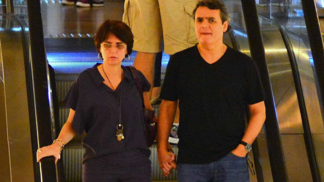  Lídia Brondi reaparece em nova foto com família no fim de ano