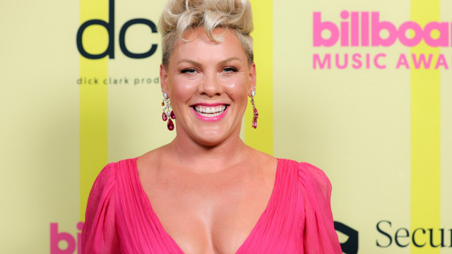  Pink responde a ‘hater’ que disse que a cantora estava "velha"
