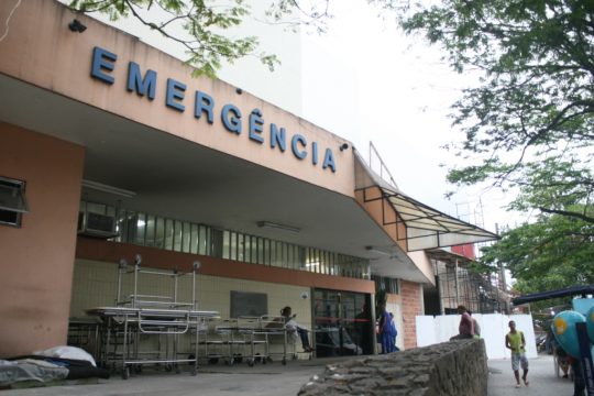  Mulher está em estado grave após acidente com moto de aplicativo em Campos