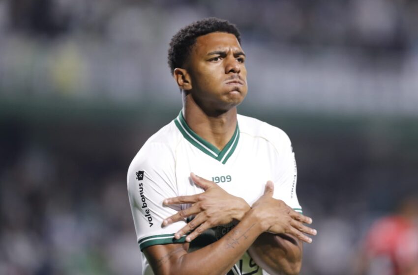  Coritiba renova contrato de atacante por mais três temporadas