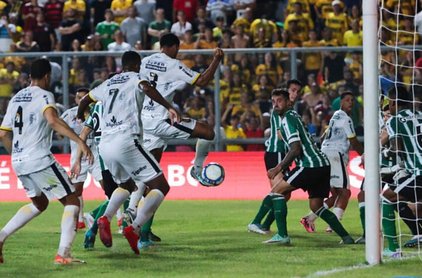  Coritiba perde para o Amazonas, deixa de entrar no G4 e segue sem vencer fora