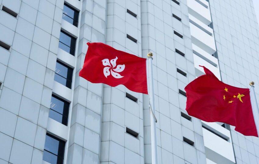 Hong Kong cancela passaportes de ativistas exilados no Reino Unido por acusações de traição 