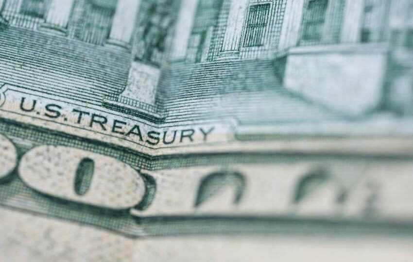  Questão fiscal e economia dos EUA aquecida elevam cotação do dólar nesta segunda