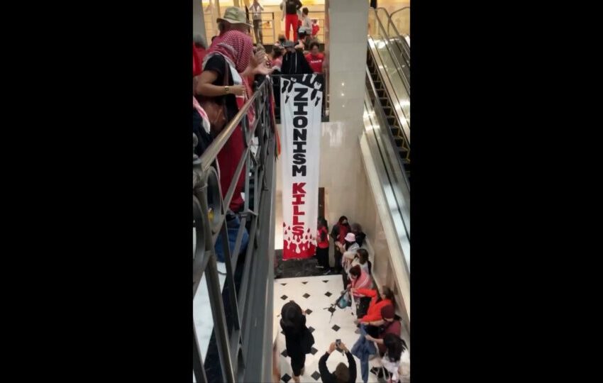  Manifestantes contra Israel invadem prédio de consulado em São Francisco