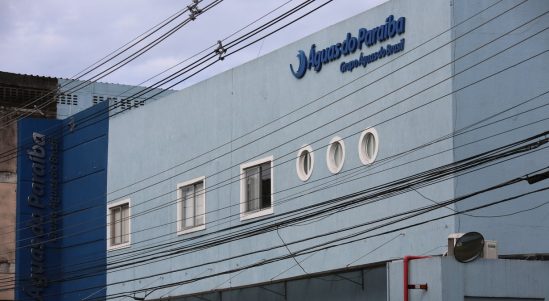  Moradores de Campos se queixam de cheiro e gosto “estranho” da água