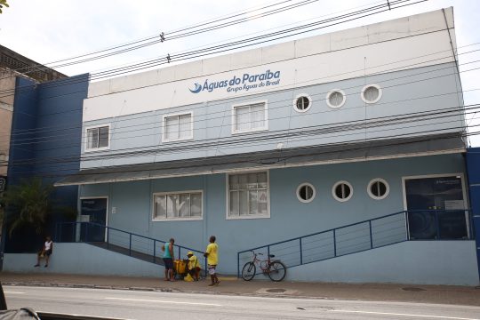  Concessionária explica que mancha escura no Rio Paraíba foi causado por carvão ativado: “não é nocivo”