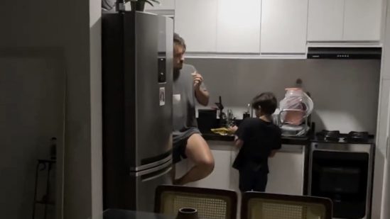  Mãe registra momento especial entre pai e filho