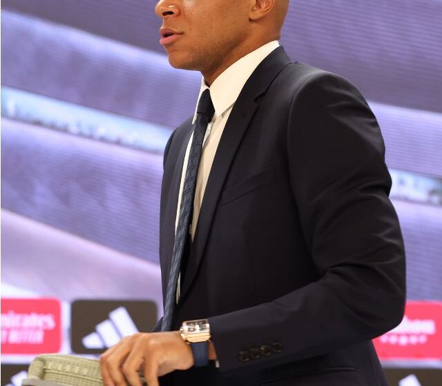 Mbappé se torna dono de clube da França