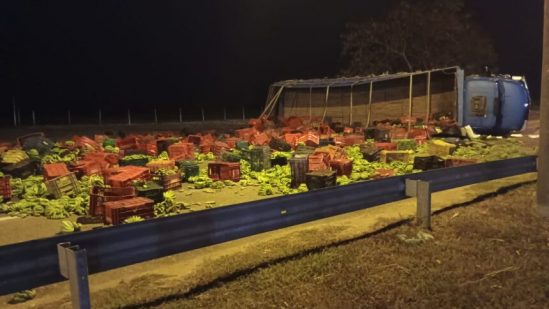  Cinco pessoas ficam feridas em acidente na BR-101, em Campos, uma em estado grave