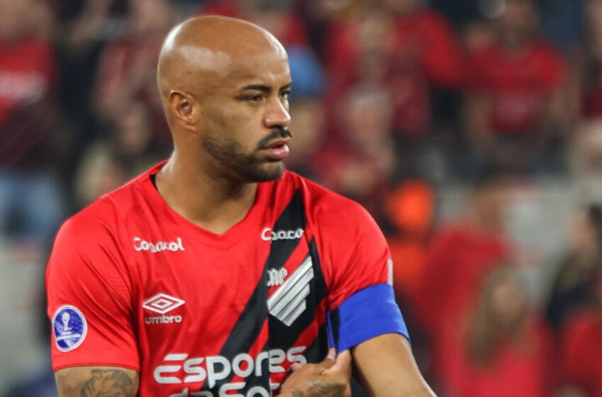  Thiago Heleno cobra Athletico por gol nos acréscimos e liga alerta