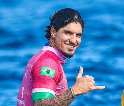  Gabriel Medina está nas semifinais do surfe