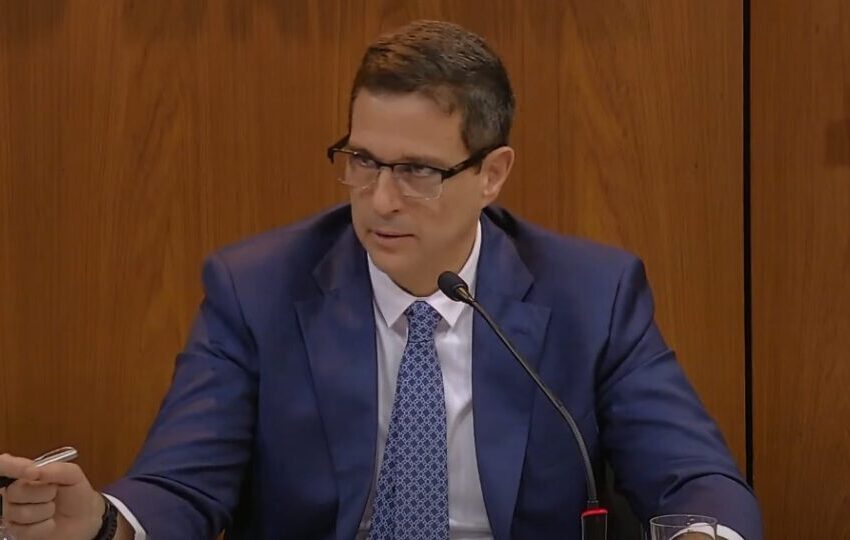  Conselho de classe se revolta com prêmio de “Economista do Ano” a Campos Neto