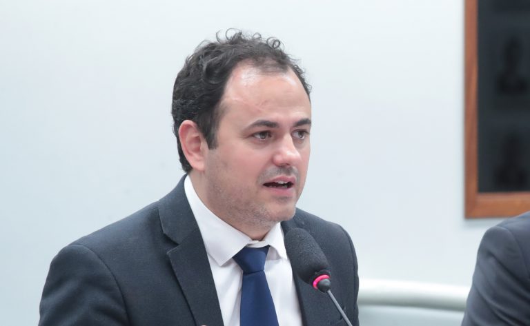  Parecer de processo contra Glauber Braga volta à pauta do Conselho de Ética