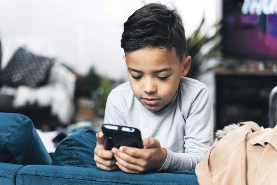 Uso de telas: consequências dos excessos na infância