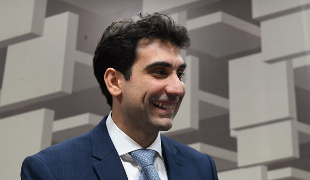  Galípolo chega ao BC com grandes incertezas e temores de pressão do PT sobre juros