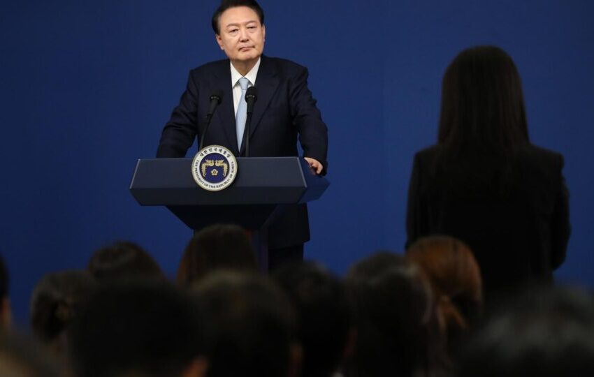  Após ignorar intimações, presidente afastado da Coreia do Sul se torna alvo de mandado de prisão