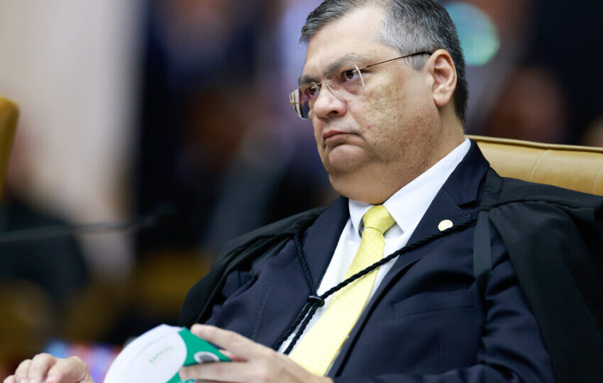  Dino torna definitivo bloqueio de R$ 4,2 bilhões de emendas indicadas por líderes da Câmara