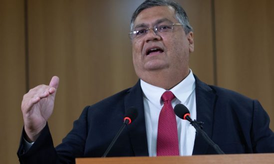  Flávio Dino suspende o pagamento de R$ 4,2 bilhões em emendas de comissão