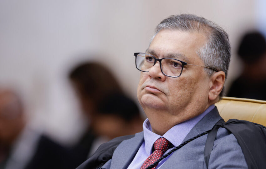  Dino manda AGU comprovar necessidade de emendas para saúde