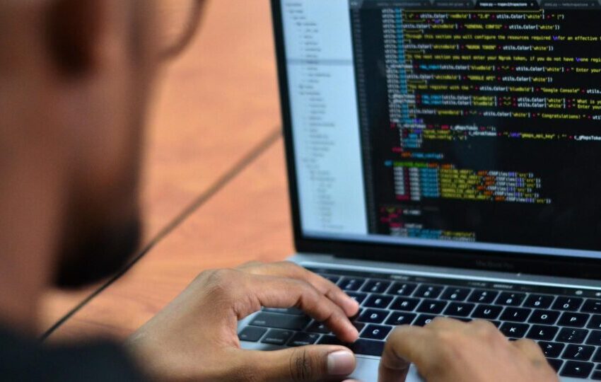  FBI alerta sobre risco de espionagem chinesa em mensagens enviadas por aplicativos sem criptografia