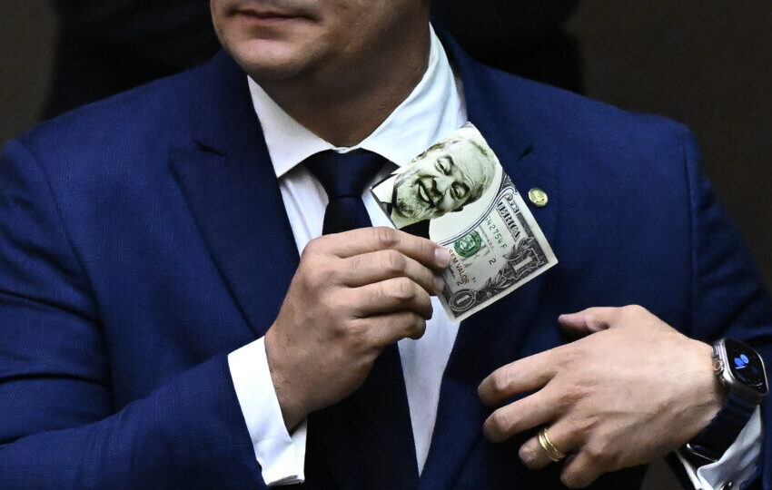  Piorou geral: mercado eleva projeções para juros, dólar e inflação em 2025