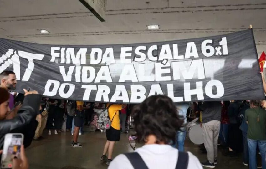  Maioria dos brasileiros defende redução da jornada 6×1, diz pesquisa