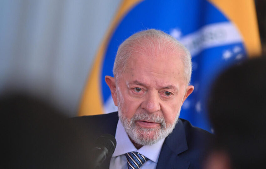  Lula assina decreto que aumenta salário mínimo para R$ 1.518 em 2025