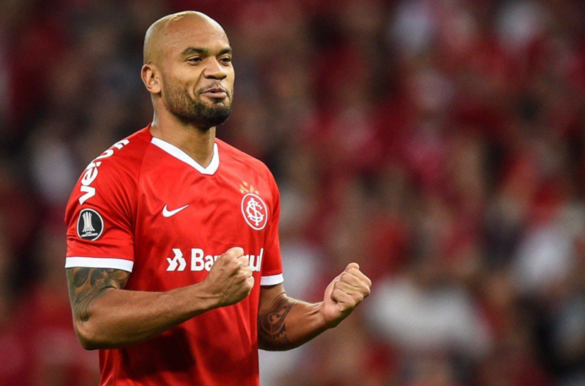  Coritiba negocia com zagueiro veterano que foi referência do Internacional