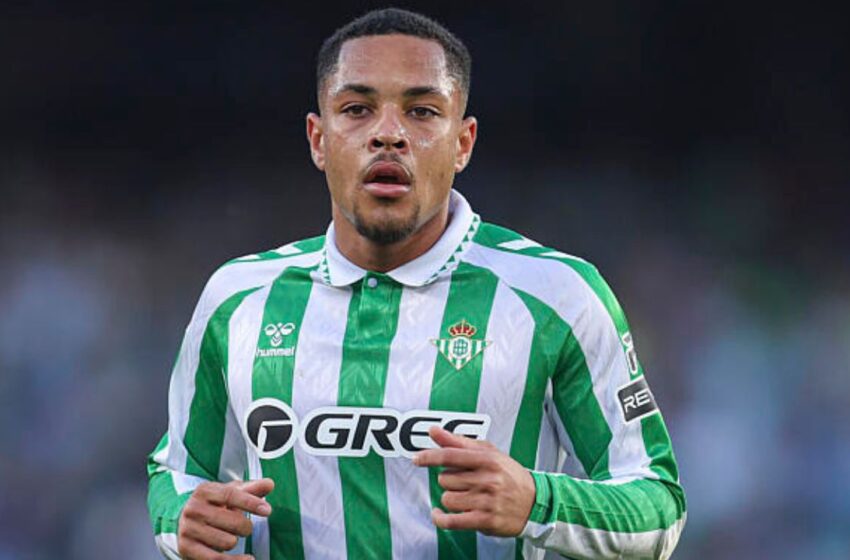  “No limite”: Técnico do Betis rebate interesse do Palmeiras por Vitor Roque
