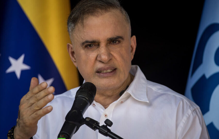  MP da Venezuela, controlado por Maduro, acusa Machado de “simular” prisão