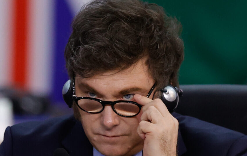  Milei assina decreto que declara  2025 como o “ano da reconstrução da Argentina”