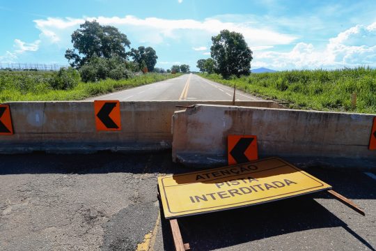  Estrada dos Ceramistas é interditada novamente para retomada de obras, em Campos