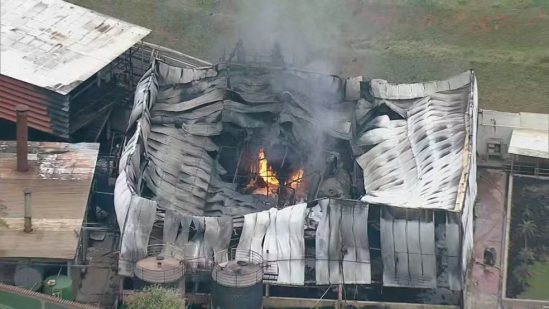  Incêndio atinge fábrica de lubrificantes em Nova Iguaçu