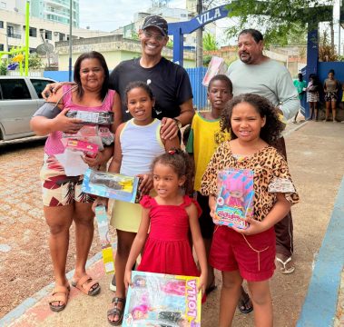  Mais de 700 brinquedos doados por Fábio Abuda crianças carentes de Campos
