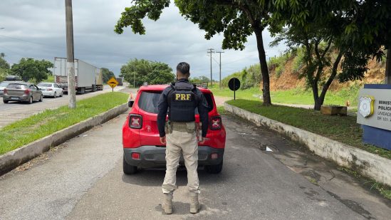  Carro roubado em Duque de Caxias é preso em Campos pela PRF