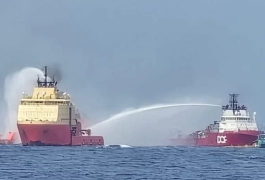 Incêndio atinge embarcação na Bacia de Campos e operações de combate às chamas chegam a 12 horas