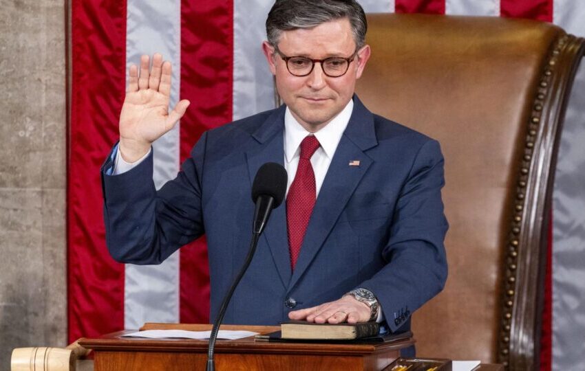  Aliado de Trump, Mike Johnson é reeleito presidente da Câmara dos Deputados dos EUA