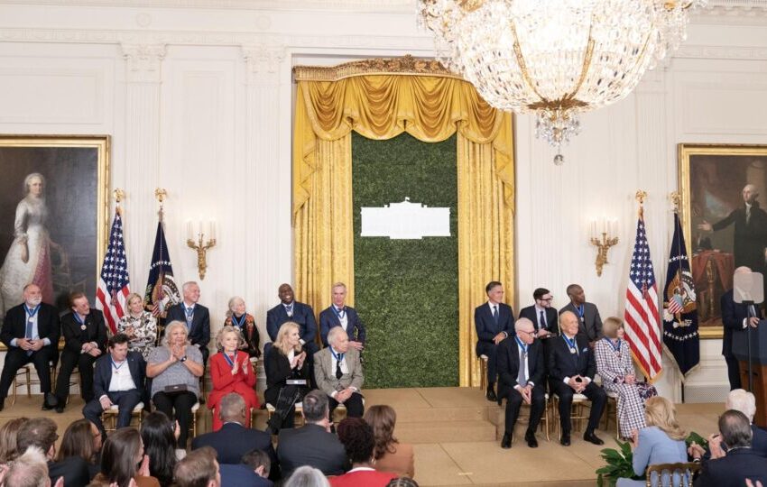  Biden concede Medalha Presidencial da Liberdade a George Soros e outras 18 pessoas nos EUA