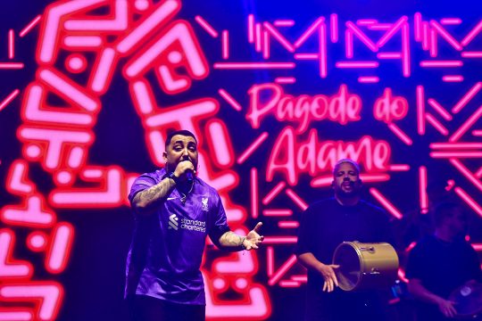  Pagode do Adame sacode o público na abertura da arena de shows do Farol