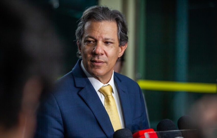  Haddad diz que prioridade é fechar o orçamento e que dólar está em “acomodação natural”