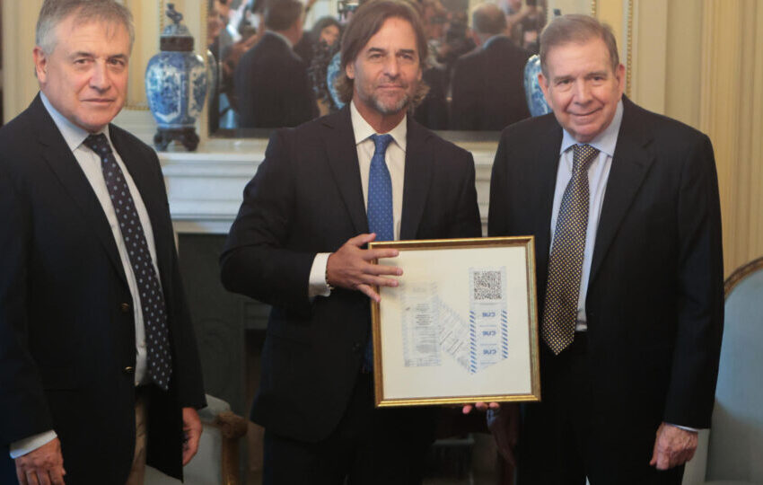  No Uruguai, González é recebido por Lacalle Pou e apresenta atas que comprovam vitória da oposição