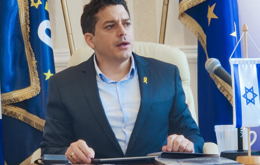  Ministro de Israel diz que Judiciário e governo Lula abraçam calorosamente apoiadores do terrorismo