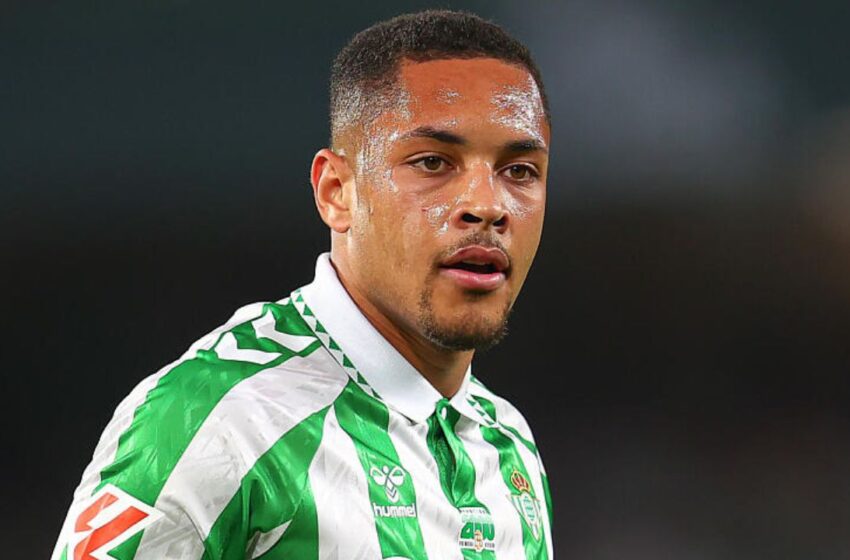  Vitor Roque começa no banco, é ofuscado por brasileiro e Betis cai na tabela