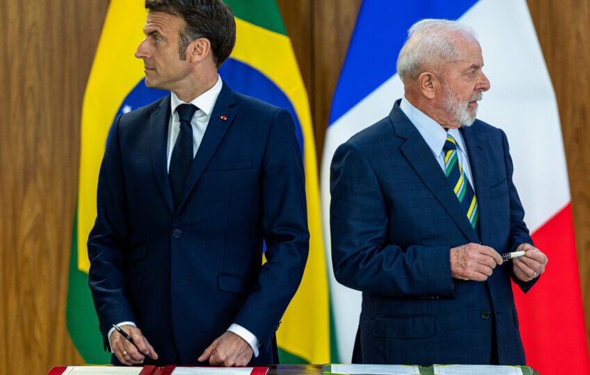  Em conversa por telefone, Macron e Lula pedem que Maduro retome o “diálogo” com a oposição