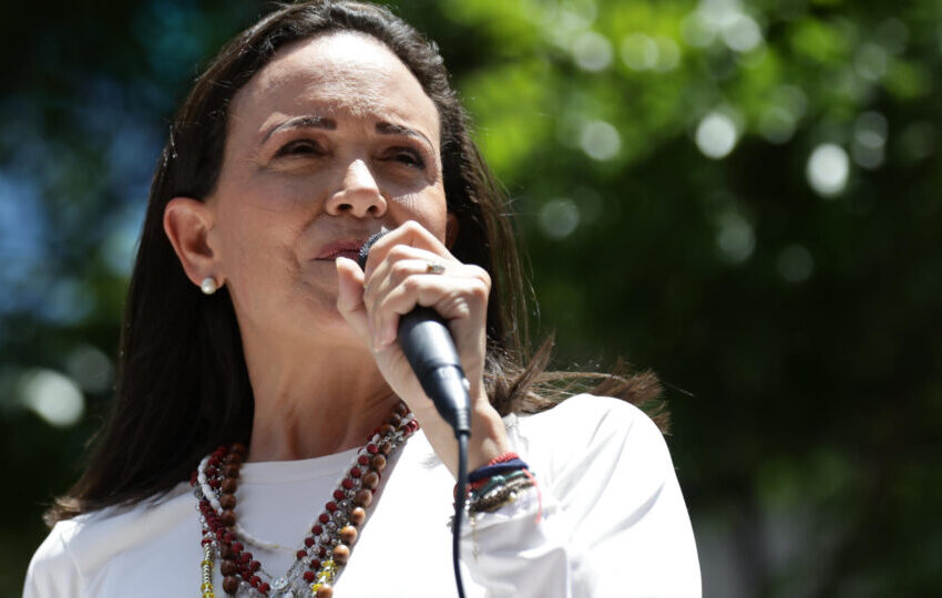  María Corina diz que já está em um “local seguro” e segue determinada a lutar contra Maduro