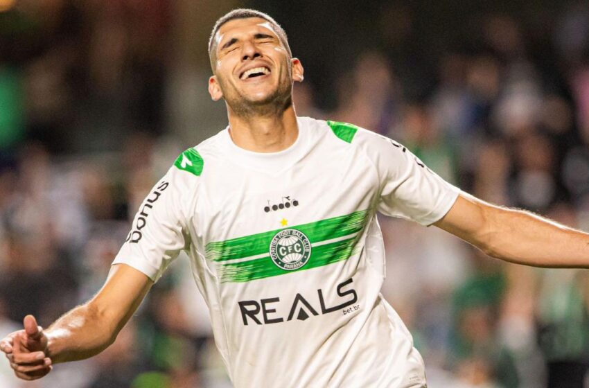  Vaiado antes de entrar, Bianqui marca, se emociona e Mozart elogia: “Importante”