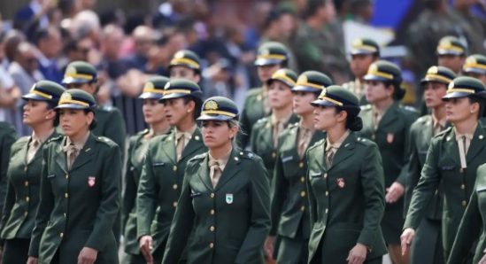  Sete mil mulheres se alistam no serviço militar em 2 dias