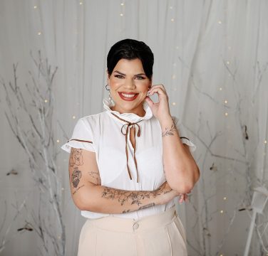  Samara Souza se apresenta nesta sexta-feira no Lagamar