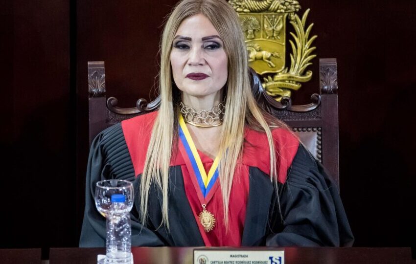  UE sanciona presidente do Supremo da Venezuela e outros 14 funcionários do alto escalão chavista